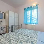 Komfortable- Ruhige Erdgeschoss-ferienwohnung By Interhome