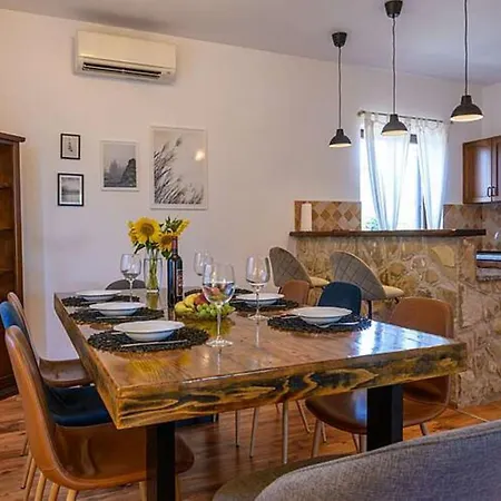 Komfortable- Ruhige Erdgeschoss-ferienwohnung By Interhome Vakantiehuis Puntera