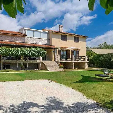 Vakantiehuis Komfortable- Ruhige Erdgeschoss-ferienwohnung By Interhome *