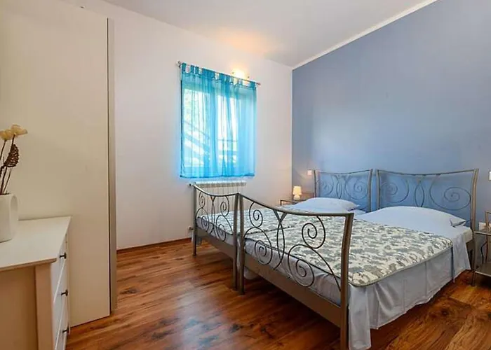 Semesterbostad Komfortable- Ruhige Erdgeschoss-ferienwohnung By Interhome Puntera
