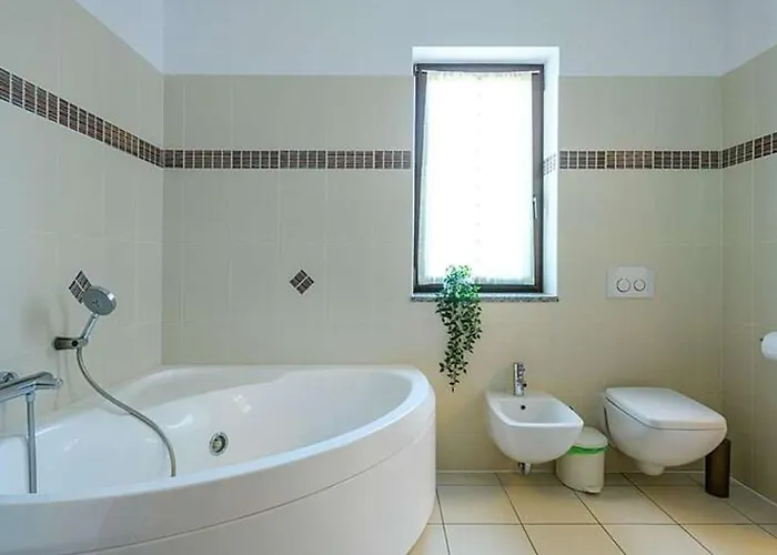 Komfortable- Ruhige Erdgeschoss-ferienwohnung By Interhome Vikendica