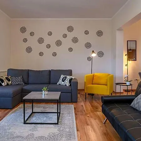 Komfortable- Ruhige Erdgeschoss-ferienwohnung By Interhome