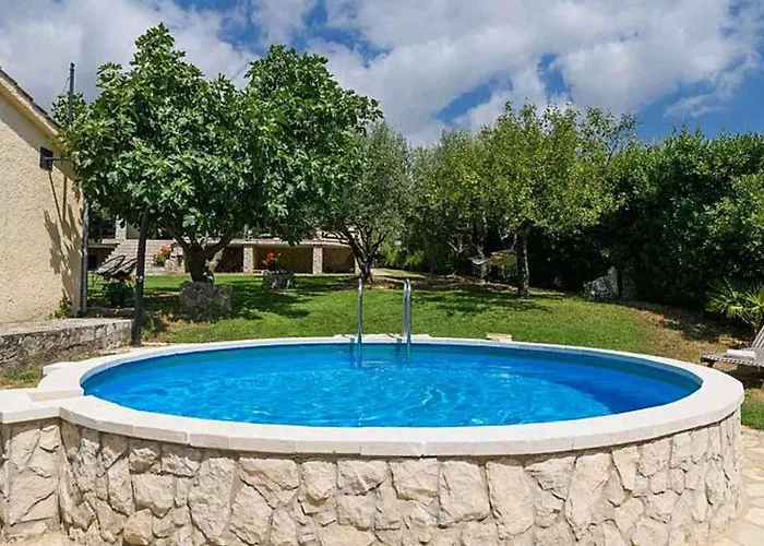 Komfortable- Ruhige Erdgeschoss-ferienwohnung By Interhome * Puntera