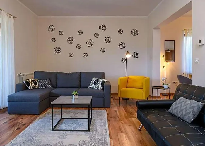 Komfortable- Ruhige Erdgeschoss-ferienwohnung By Interhome