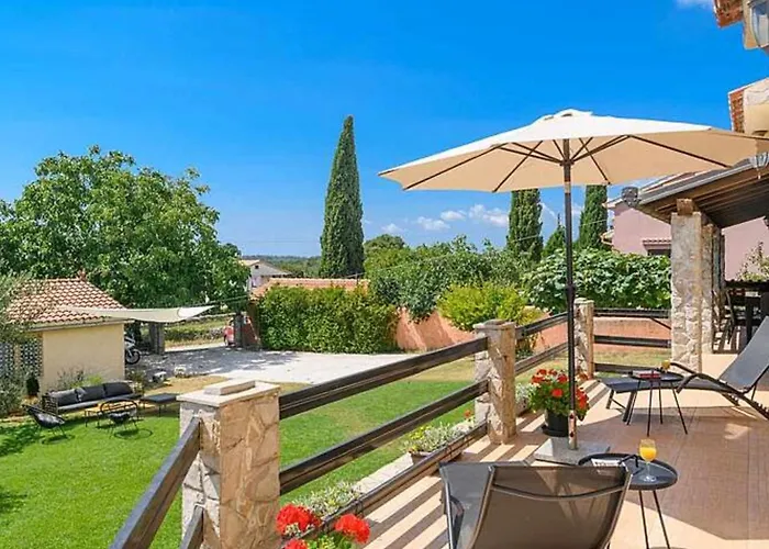 Komfortable- Ruhige Erdgeschoss-ferienwohnung By Interhome Puntera