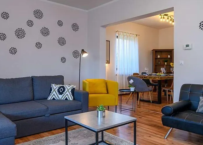 Komfortable- Ruhige Erdgeschoss-ferienwohnung By Interhome Vakantiehuis Puntera