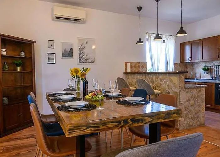 Komfortable- Ruhige Erdgeschoss-ferienwohnung By Interhome Vakantiehuis Puntera