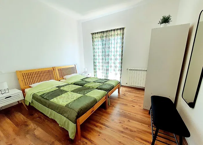 Komfortable- Ruhige Erdgeschoss-ferienwohnung By Interhome Vakantiehuis
