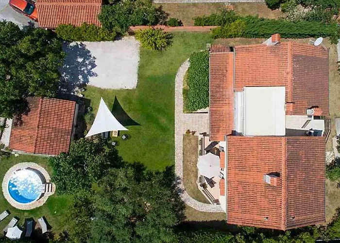 Komfortable- Ruhige Erdgeschoss-ferienwohnung By Interhome * Puntera